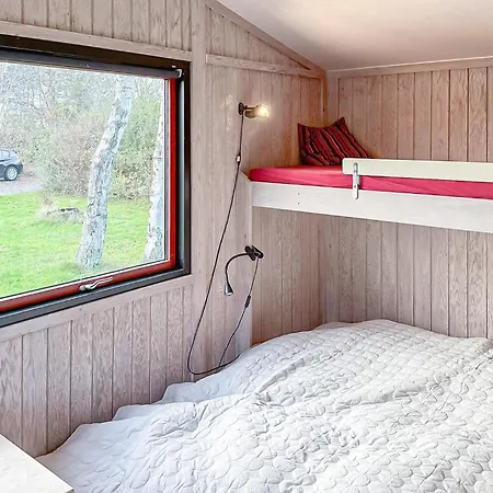Five Bedroom Lovely In Feriehus Vejby