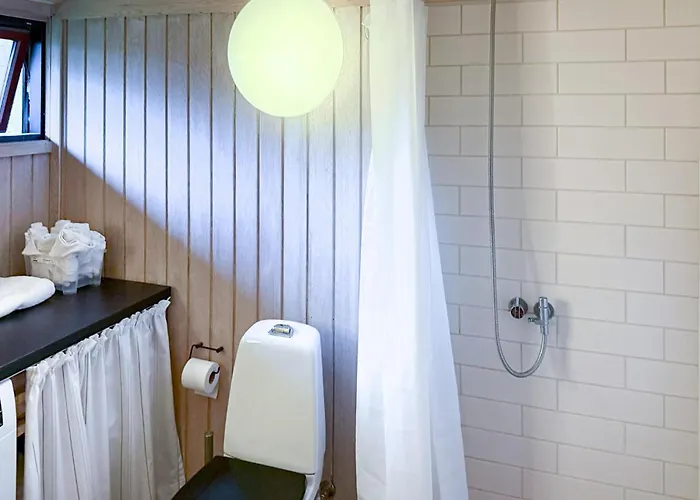 Five Bedroom Lovely In *