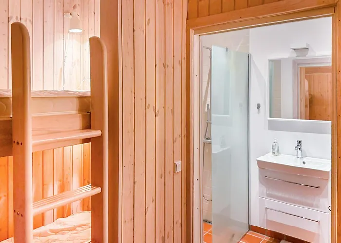 Five Bedroom Lovely In